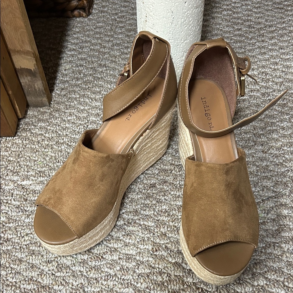 Indigo Rd Women's Brown Wedge Sandals